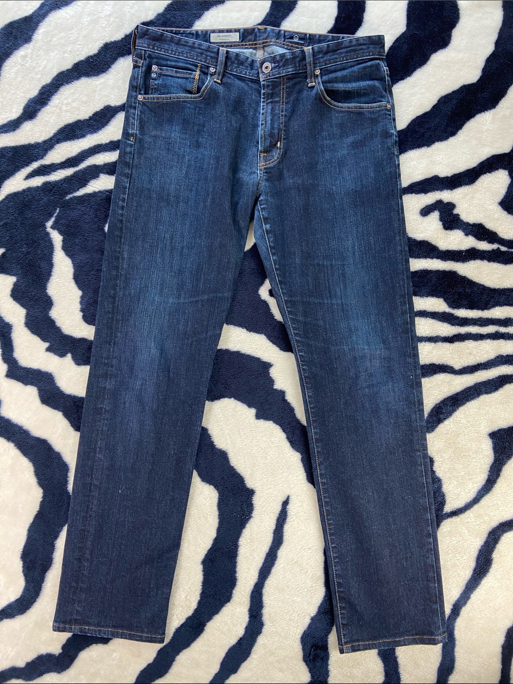 AG Adriano Goldschmied The Graduate Tailored Leg Jak Dark Straight Jeans (1)